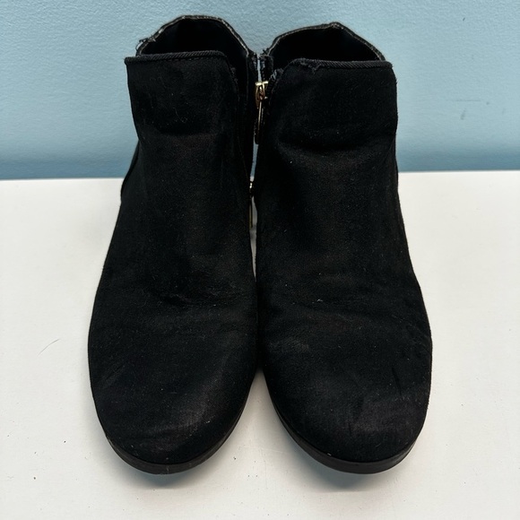 Girls Circus By Sam Edelman Black Studed Side Zip Ankle Bootie Size 4 - Picture 1 of 7